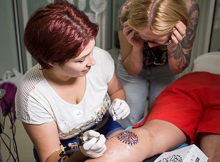 prácticas de tatuajes